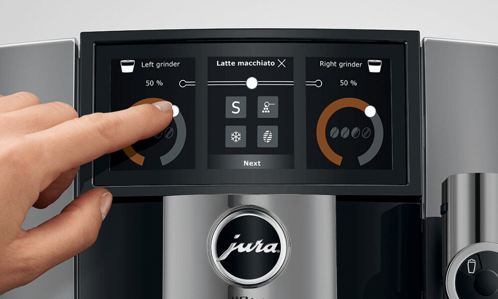 Ekspres JURA J10 Twin Przejrzysty wyświetlacz  pełną czytelność i łatwą obsługę szerokoformatowy panel dotykowy wystarczy dotknąć lub przesunąć palcem personalizacja ulubiony napój