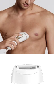 Mężczyzna używa urządzenia do depilacji na klatce piersiowej; końcówka do klatki piersiowej i pleców.