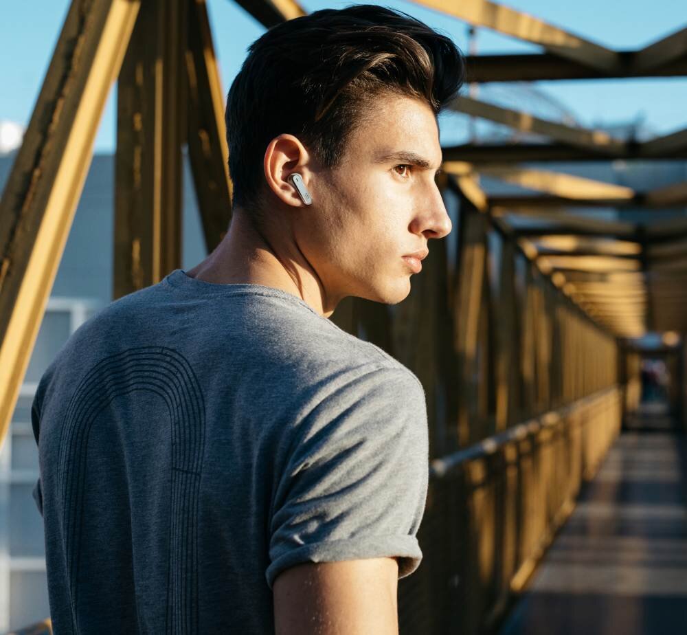 Słuchawki douszne JBL Live Flex brzmienie przetworniki personalizacja muzyka redukcja szumu czas pracy czas działania jakość obudowa wytrzymałość aplikacja połączenie wielopunktowe szybkie parowanie zestaw