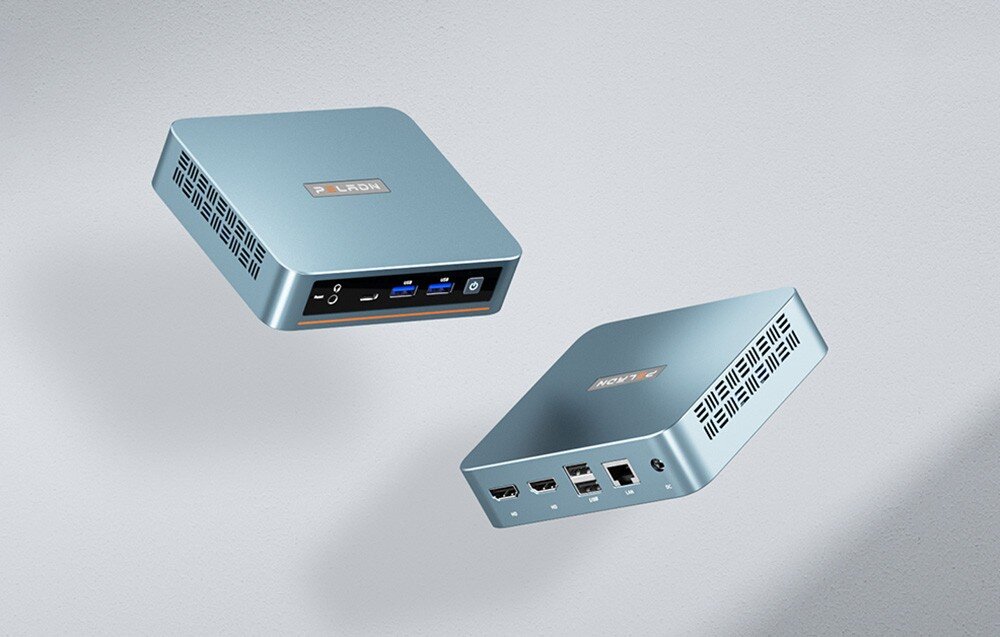 Komputer PELADN WI-6 N95 Dwa ujęcia tego samego małego komputera ukazujące zestaw złączy: z przodu gniazdo słuchawkowe i porty USB, z tyłu dwa wyjścia HDMI, USB oraz gniazdo sieciowe