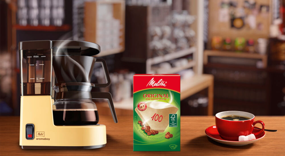 Ekspres MELITTA Aromaboy 1015-03 Brązowy styl funkcjonalność bezpieczeństwo małe wymiary elegancki design liczne funkcje praktyczność estetyka zintegrowany schowek na kable certyfikowane bezpieczeństwo komfortowe bezpieczne zadowoli miłośnika kawy 