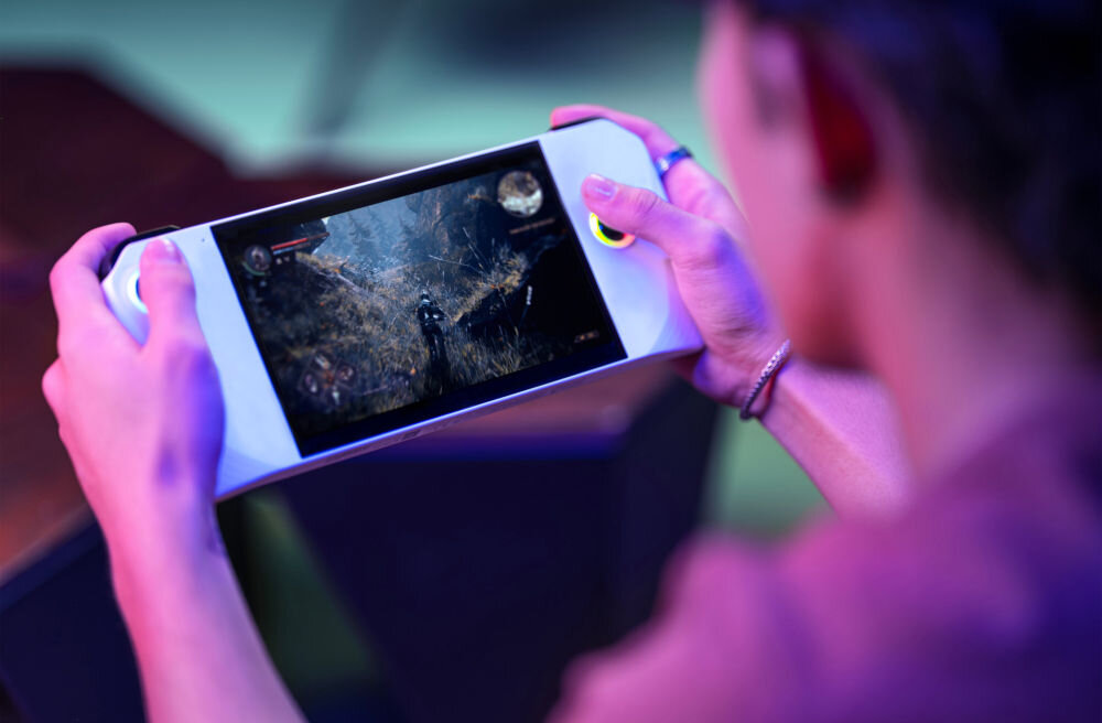 Karta pamięci SANDISK Gameplay MicroSDXC 1TB chłopak grający w grę na konsoli w pokoju pojemność dla graczy mobilnych duża przestrzeń praktyczne rozwiązanie dla graczy