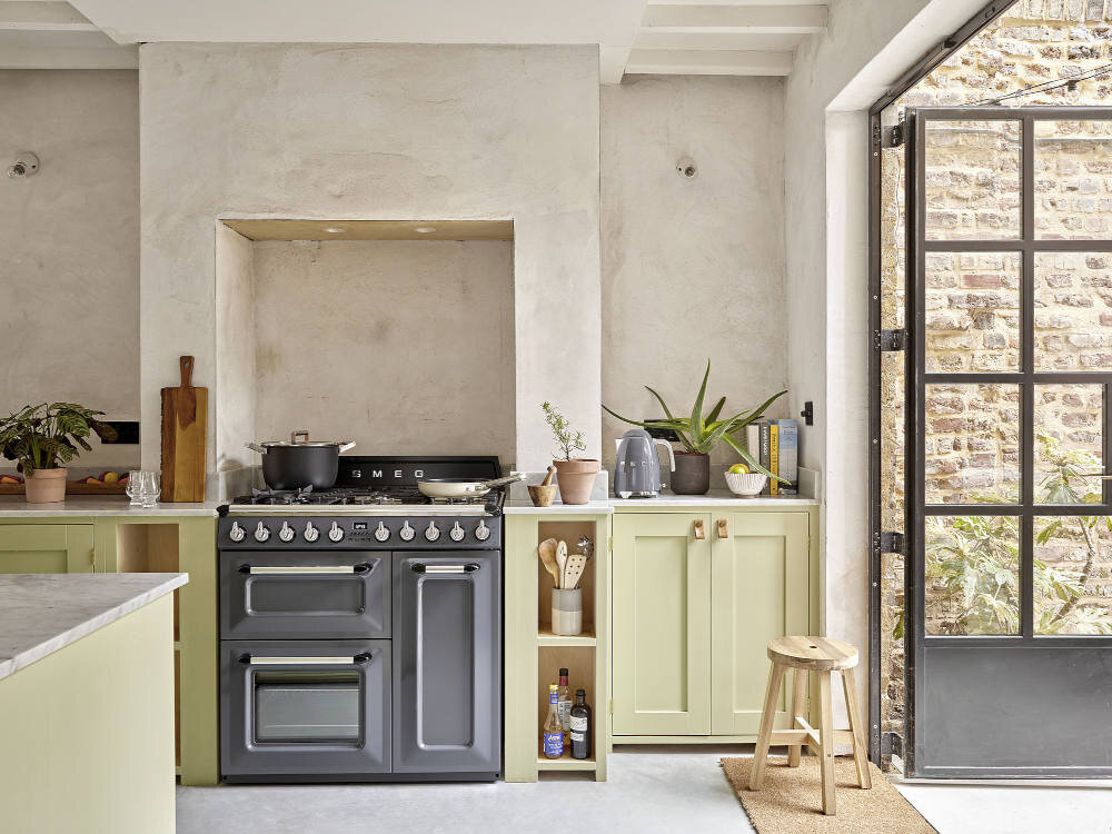 Czajnik SMEG KLF03CHMEU Zloty Solidne wykonanie wysoka jakosc antypoślizgowe nozki system Soft Opening