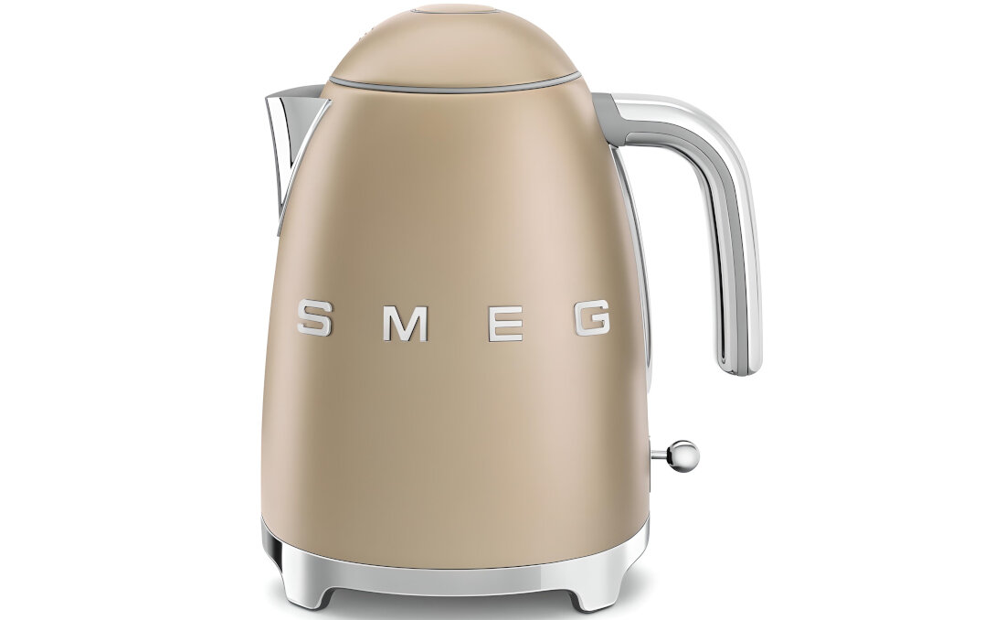 Czajnik SMEG KLF03CHMEU Zloty styl retro 50’s Style kolorystyka blyszczace elementy wykonanie design lekko zakraglony ksztalt elegancki niebanalny oryginalny