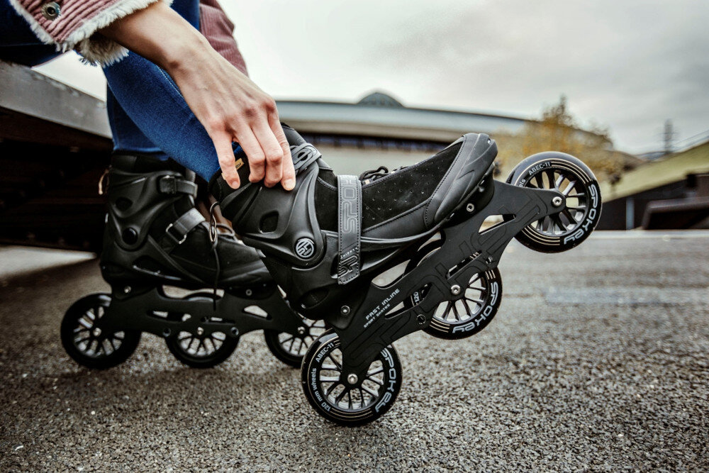 Łyżworolki SPOKEY Shiffty Pro rozmiar 39 zapiecia klamra dwusekcyjna pasek na rzep sznurowadla bezpieczenstwo podczas jazdy srawdzaja sie niezaleznie od pogody duza dynamika jazdy bezpieczenstwo