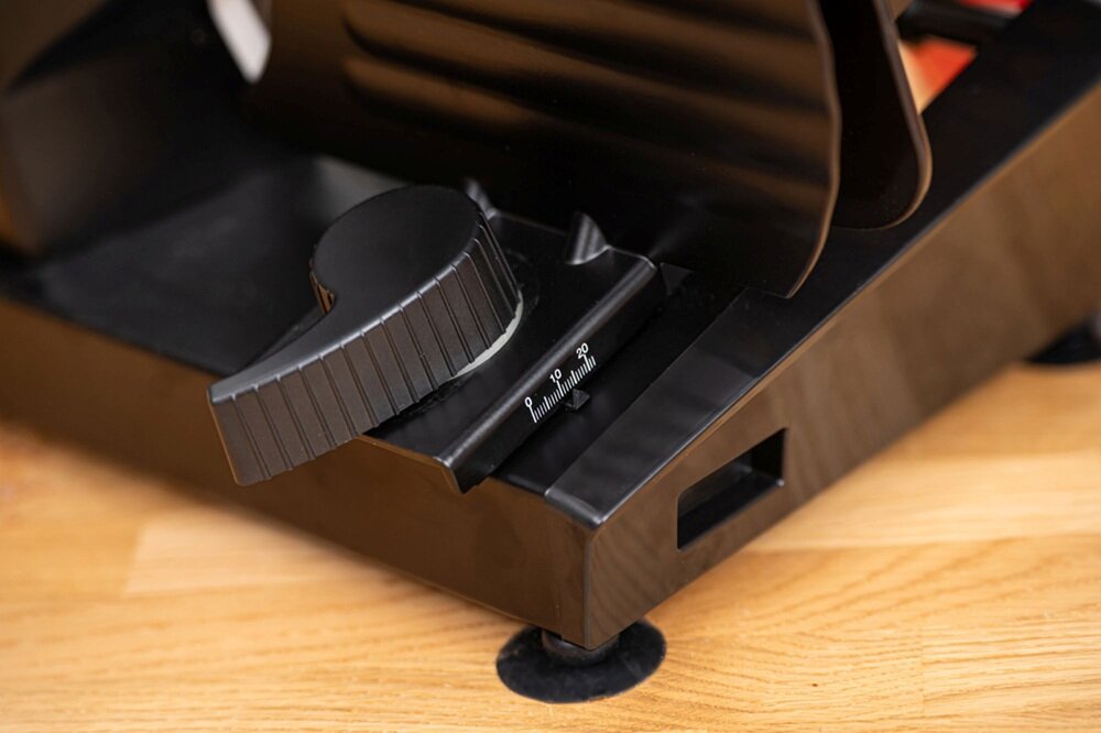 Krajalnica ZELMER ZFS0920 szeroki zakres regulacji, dopasowana grubość plastrów, prosta regulacja, łatwa obsługa