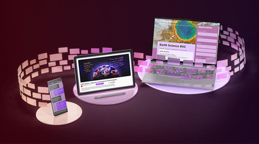 Obraz przedstawia trzy urządzenia elektroniczne: smartfon, tablet i laptop, ustawione na okrągłych podstawkach. Na ekranach widoczne są różne aplikacje i grafiki, a wokół urządzeń znajdują się półprzezroczyste, różowe elementy dekoracyjne.