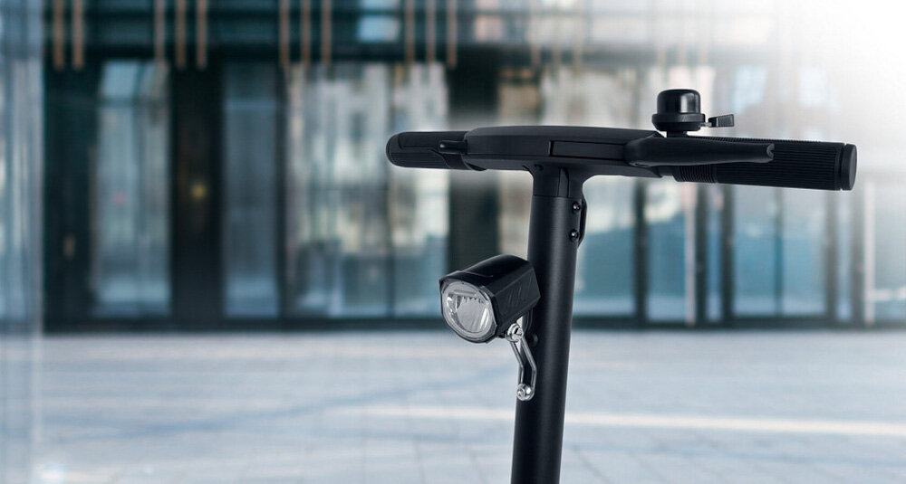 Hulajnoga elektryczna NEOLINE T26 Czarny minimalistyczna kierownica wysokosc 118 cm podrozowanie w wyprostowanej pozycji ciala antyposlizgowa powloka