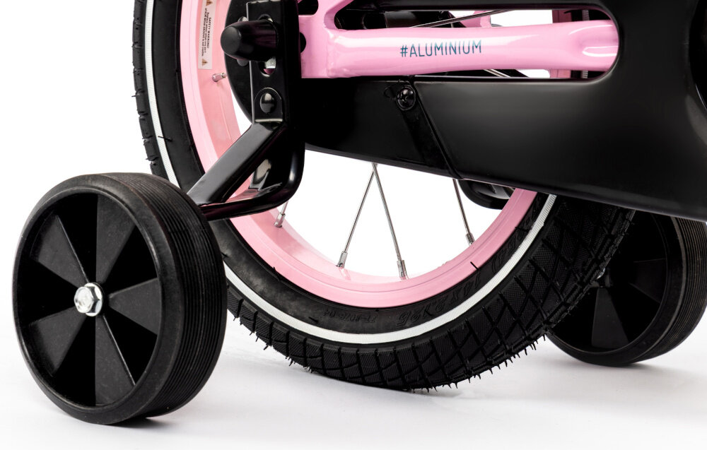 Rower dziecięcy KARBON Jazz 14 cali dla chłopca Różowy zbliżenie na kółko boczne boczne kółka asekurują dziecko w początkowej fazie nauki boczne kółka można łatwo usunąć osłona łańcucha