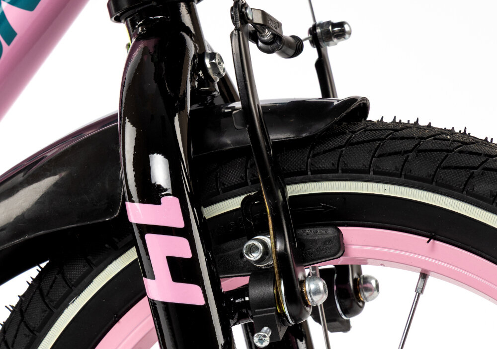 Rower dziecięcy KARBON Jazz 14 cali dla chłopca Różowy zbliżenie na przedni hamulec podstawa bezpieczeństwa każdego rowerzysty przedni hamulec V-Brake tylny hamulec nożny Torpedo połączenie dwóch systemów zwiększa kontrolę nad rowerem mechanizmy są lekkie duża siła i skuteczność hamowania