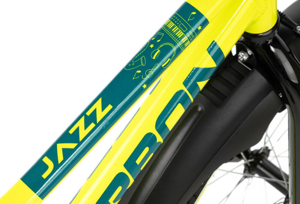 Rower dziecięcy KARBON Jazz 18 cali dla chłopca Limonkowy zbliżenie na ramę odpowiednio wyselekcjonowane materiały aluminiowa 8,5-calowa rama specjalnie dostosowana do najmłodszych geometria odporny na korozję wybór rozmiaru ramy Twój wzrost mierzony w zrelaksowanej pozycji typ roweru dla osób o wzroście od 105 do 120 cm