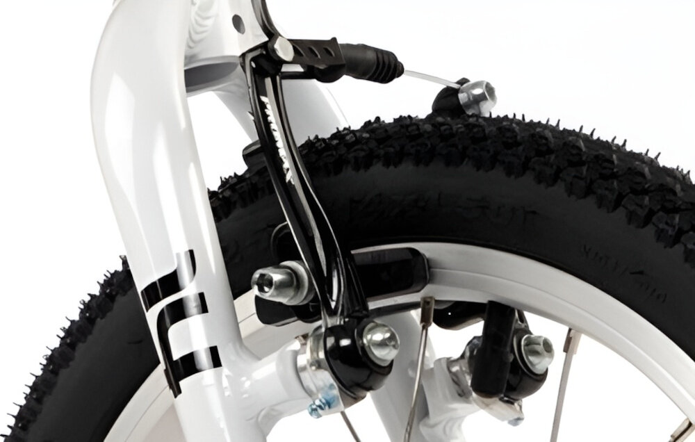 Rower dziecięcy KARBON Superlight 14 cali dla chłopca Czerwony zbliżenie na przedni hamulec białe tło podstawa bezpieczeństwa przedni i tylny hamulec typu V-Brake z lekkiego aluminium skuteczne i pewne zatrzymanie duża siła hamowania precyzyjna kontrola prędkości bezpieczeństwo dziecka