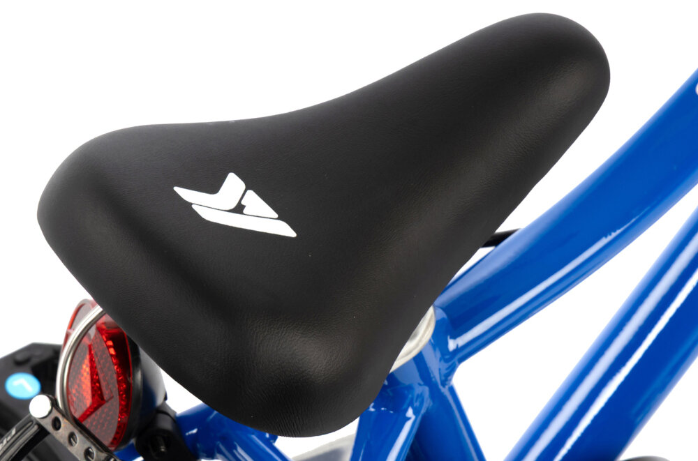 Rower dziecięcy KARBON Superlight 14 cali dla chłopca Niebieski zbliżenie na siodełko widok z góry białe tło wygodne siodło KARBON SUPERLIGHT lekki aluminiowy wspornik stabilność solidna konstrukcja trwałość i pewne mocowanie siodełka ergonomicznie zaprojektowane siodełko wygoda