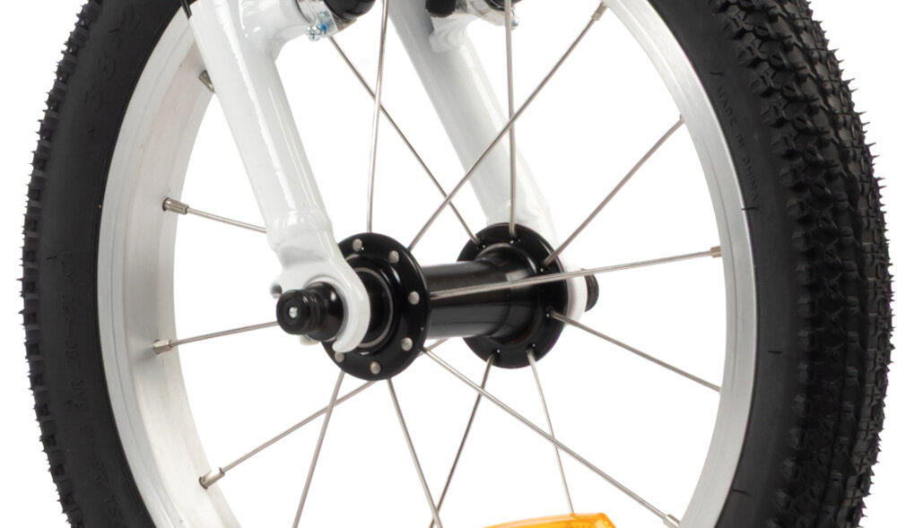 Rower dziecięcy KARBON Superlight 14 cali dla chłopca Fioletowy zbliżenie na oponę szprychy i obręcze koła w rozmiarze 14 x 1.5 lekkość trwałość aluminiowe, lakierowane obręcze odporne na korozję i uszkodzenia aluminiowe piasty jazda lekka płynna stabilna regularne sprawdzanie ciśnienia powietrza wartość na bocznej części opony