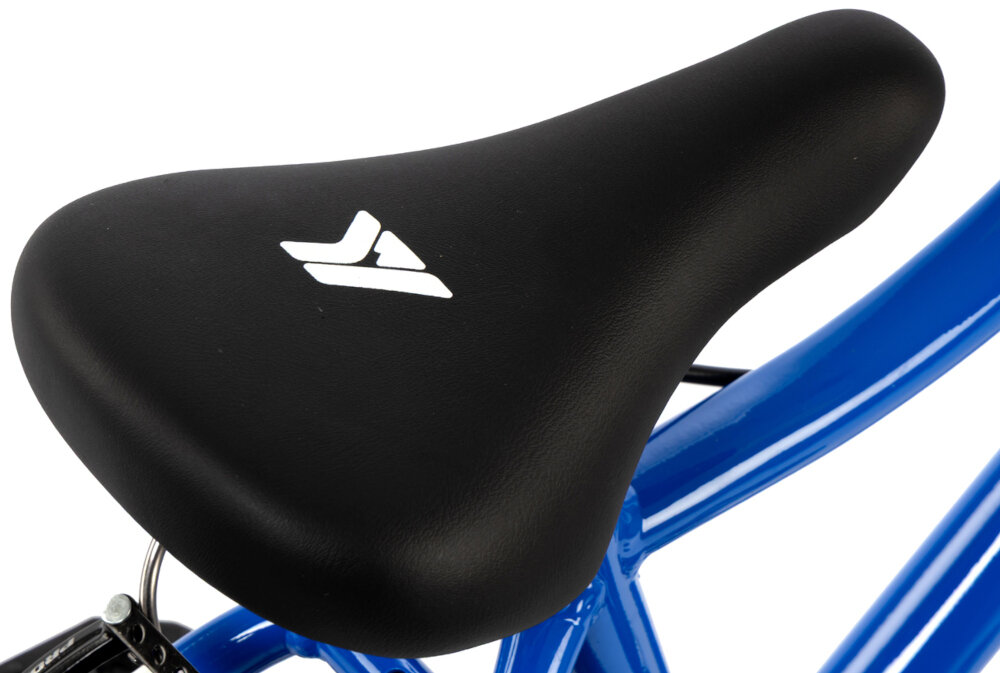 Rower dziecięcy KARBON Superlight 16 cali dla chłopca Niebieski zbliżenie na siodełko widok z góry białe tło wygodne siodło KARBON SUPERLIGHT lekki aluminiowy wspornik stabilność solidna konstrukcja trwałość i pewne mocowanie siodełka ergonomicznie zaprojektowane siodełko wygoda