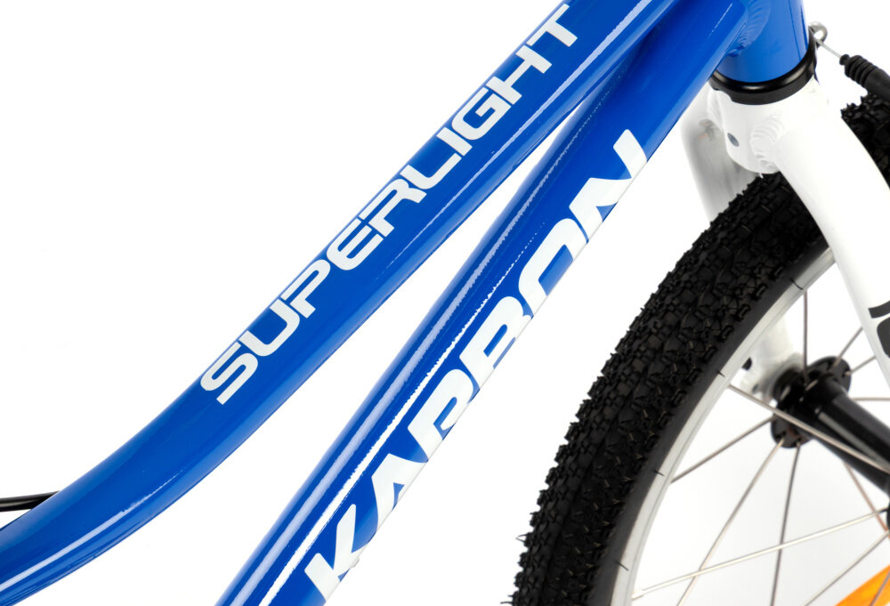 Rower dziecięcy KARBON Superlight Automatic 16 cali dla chłopca Niebieski zbliżenie na ramę widok z góry białe tło odpowiednio wyselekcjonowane materiały aluminiowa 9-calowa rama dostosowana do najmłodszych geometria odporność na korozję wybór rozmiaru ramy Twój wzrost mierzony w zrelaksowanej pozycji typ roweru dla dzieci o wzroście od 102 do 115 cm