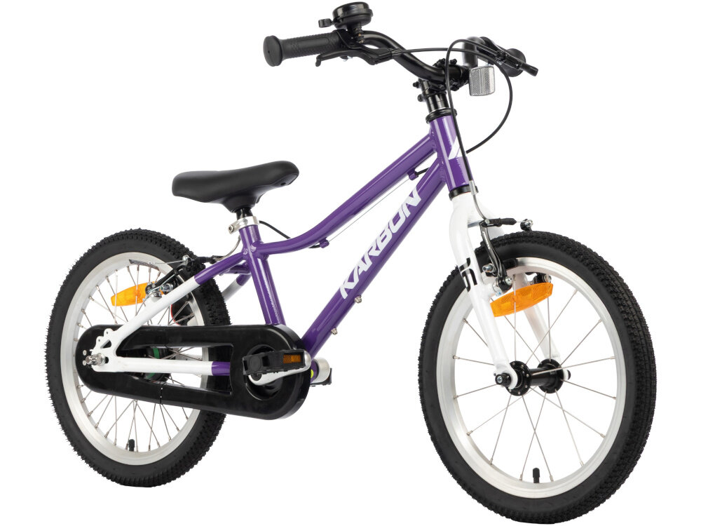 Rower dziecięcy KARBON Superlight Automatic 16 cali dla chłopca Fioletowy rower na białym tle widoczny od przodu pod skosem hamulca lekka aluminiowa kierownica typu LOW RISE KID wygodna naturalna pozycja aluminiowy wspornik stabilne mocowanie trwałość antypoślizgowe uchwyty ograniczniki na końcach gripów