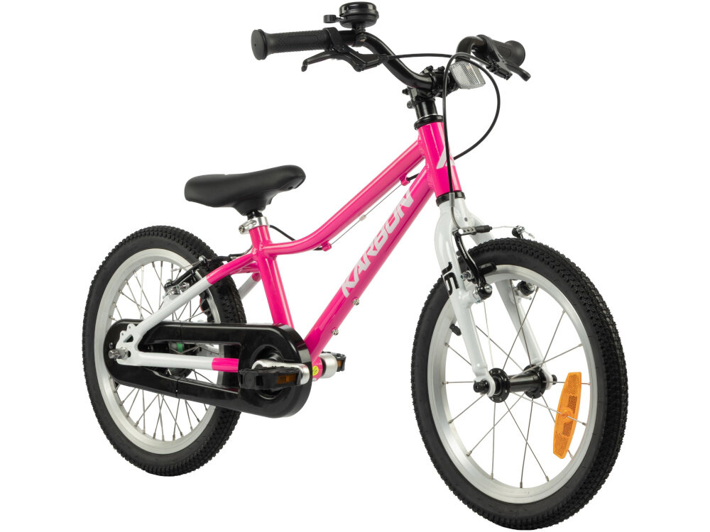 Rower dziecięcy KARBON Superlight Automatic 16 cali dla dziewczynki Różowy rower na białym tle widoczny od przodu pod skosem hamulca lekka aluminiowa kierownica typu LOW RISE KID wygodna naturalna pozycja aluminiowy wspornik stabilne mocowanie trwałość antypoślizgowe uchwyty ograniczniki na końcach gripów