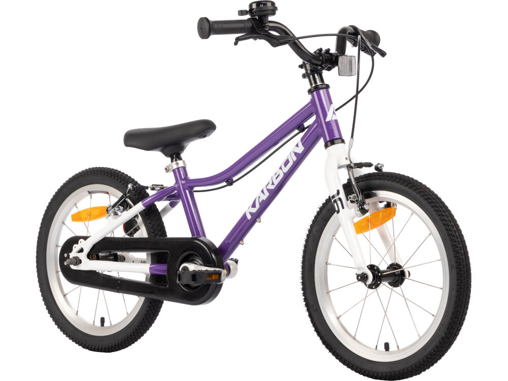 Rower dziecięcy KARBON Superlight 16 cali dla chłopca Fioletowy rower na białym tle widoczny od przodu pod skosem dla dzieci w wieku od 4 do 6 lat lekka konstrukcja (waga 5,9 kg) ułatwia dziecku manewrowanie i kontrolowanie roweru odpowiednio dobrane komponenty ergonomiczna geometria stabilność i bezpieczeństwo rozwój równowagi, koordynacji i pewności siebie dziecka