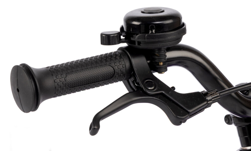 Rower dziecięcy KARBON Superlight 16 cali dla chłopca Fioletowy białe tło zbliżenie na dzwonek praktyczny dzwonek sygnalizowanie obecności element zwiększający bezpieczeństwo