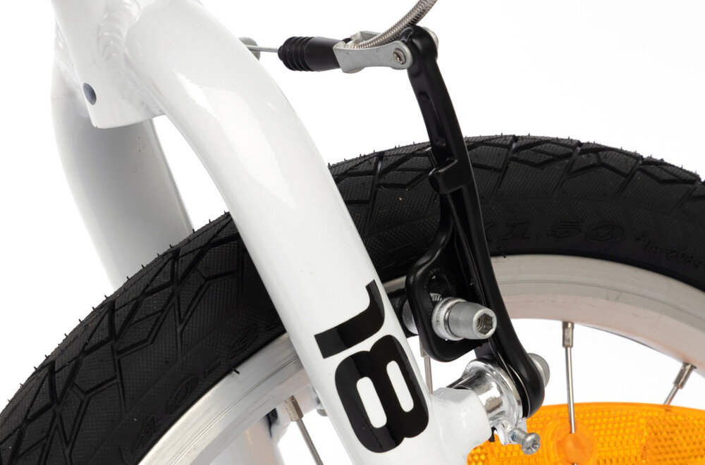 Rower dziecięcy KARBON Superlight 18 cali dla chłopca Fioletowy zbliżenie na przedni hamulec białe tło podstawa bezpieczeństwa przedni i tylny hamulec typu V-Brake z lekkiego aluminium skuteczne i pewne zatrzymanie duża siła hamowania precyzyjna kontrola prędkości bezpieczeństwo dziecka
