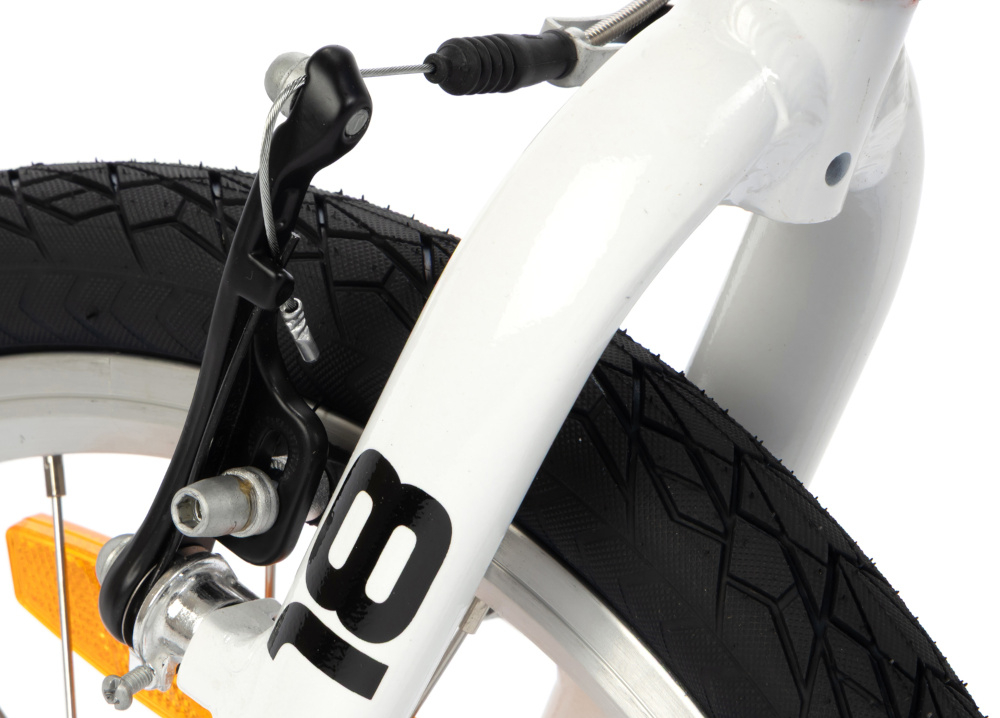 Rower dziecięcy KARBON Superlight Automatic 18 cali dla chłopca Niebieski zbliżenie na przedni hamulec białe tło podstawa bezpieczeństwa przedni i tylny hamulec typu V-Brake marki PROMAX z lekkiego aluminium skuteczne i pewne zatrzymanie duża siła hamowania precyzyjna kontrola prędkości bezpieczeństwo dziecka