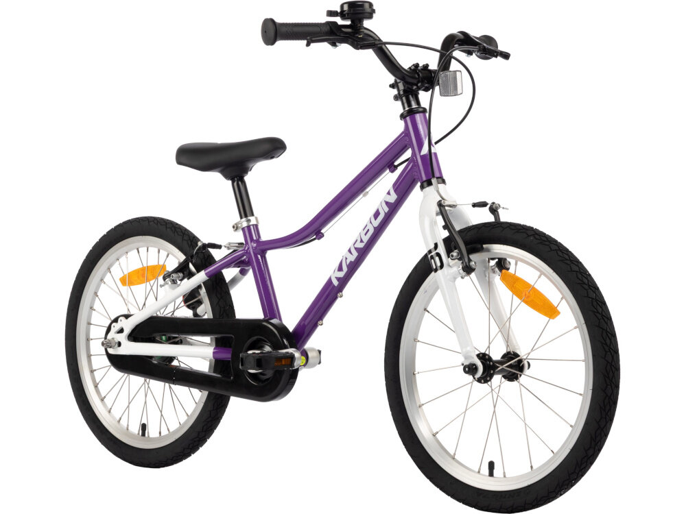 Rower dziecięcy KARBON Superlight Automatic 18 cali dla chłopca Fioletowy rower na białym tle widoczny od przodu pod skosem hamulca lekka aluminiowa kierownica typu LOW RISE KID wygodna naturalna pozycja aluminiowy wspornik stabilne mocowanie trwałość antypoślizgowe uchwyty ograniczniki na końcach gripów