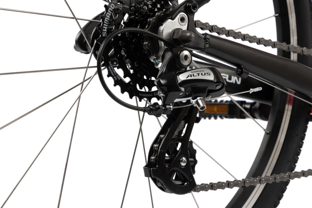 Rower młodzieżowy KARBON Superlight 24 cale dla chłopca Czerwony zbliżenie na przerzutkę 7 przełożeń tylna przerzutka SHIMANO Altus technologia SHADOW przerzutka jest schowana i mniej narażona na uszkodzenia duża wytrzymałość i precyzyjne działanie zmiana biegów jest płynna i bezproblemowa obrotowa manetka SHIMANO RS35