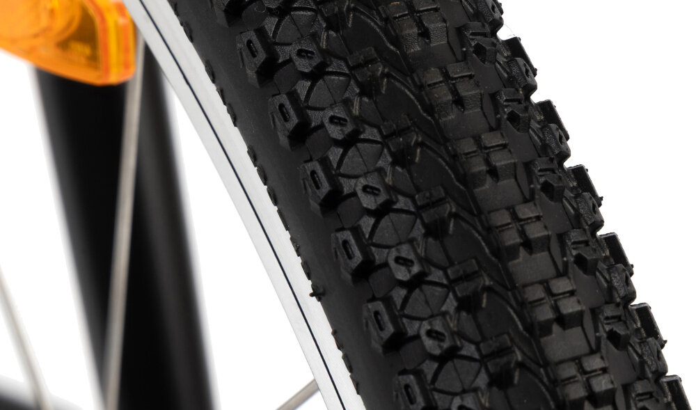 Rower młodzieżowy KARBON Superlight 24 cale dla chłopca Miedziany zbliżenie na oponę koła z oponami marki KENDA w rozmiarze 24 x 1.5 lekkość trwałość aluminiowe, lakierowane obręcze odporne na korozję i uszkodzenia aluminiowe piasty jazda lekka płynna stabilna regularne sprawdzanie ciśnienia powietrza wartość na bocznej części opony