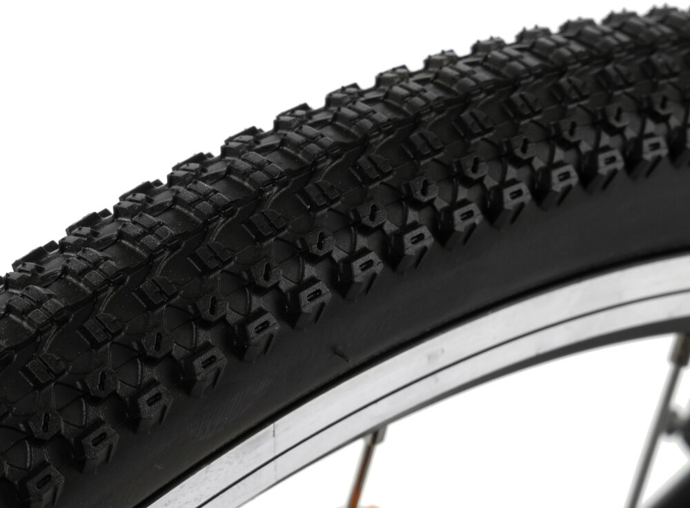 Rower młodzieżowy KARBON Superlight 24 cale dla dziewczynki Różowy zbliżenie na oponę koła z oponami marki KENDA w rozmiarze 24 x 1.5 lekkość trwałość aluminiowe, lakierowane obręcze odporne na korozję i uszkodzenia aluminiowe piasty jazda lekka płynna stabilna regularne sprawdzanie ciśnienia powietrza wartość na bocznej części opony