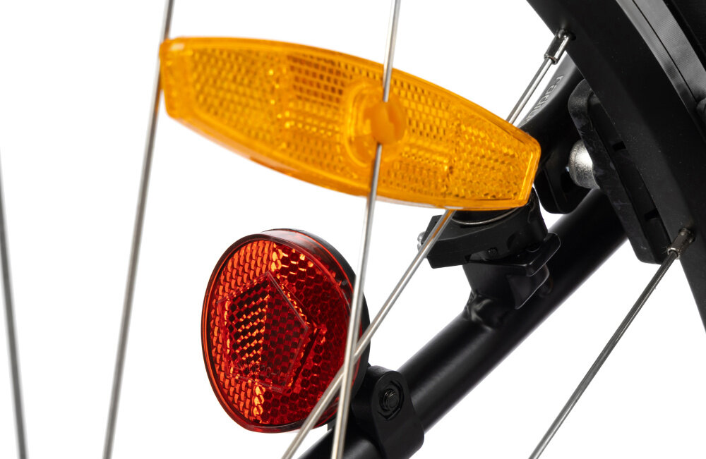 Rower młodzieżowy KARBON Superlight 26 cale dla chłopca Miedziany białe tło zbliżenie na odblaski umieszczone na kole pakiet odblasków umieszczonych w kluczowych miejscach konstrukcji rowerek staje się lepiej widoczny po zmroku i w pochmurne dni wsparcie bezpieczeństwa odblaski zwiększają dostrzegalność dziecka