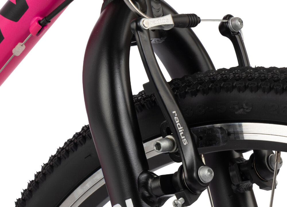 Rower młodzieżowy KARBON Superlight 26 cale dla dziewczynki Różowy zbliżenie na przedni hamulec białe tło podstawa bezpieczeństwa przedni i tylny hamulec typu V-Brake z lekkiego aluminium skuteczne i pewne zatrzymanie duża siła hamowania precyzyjna kontrola prędkości bezpieczeństwo dziecka