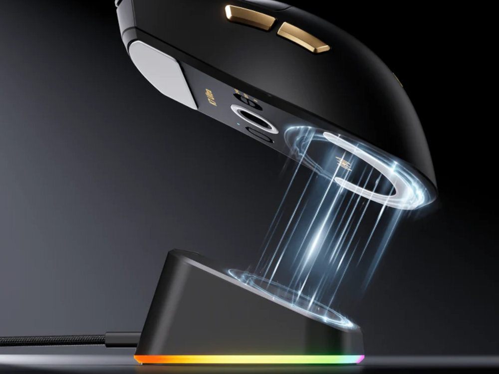 MCHOSE K7 Ultra  magnetyczna stacja ładowania odbiornika z obsługą odświeżania 8K bezprzewodowe ładowanie pierścieniowi podświetlenia RGB polling rate 8000 Hz przewodowo 2.4G 0,125 ms - Czarna myszka gamingowa unosząca się nad podstawką ładującą z wizualizacją ładowania indukcyjnego
