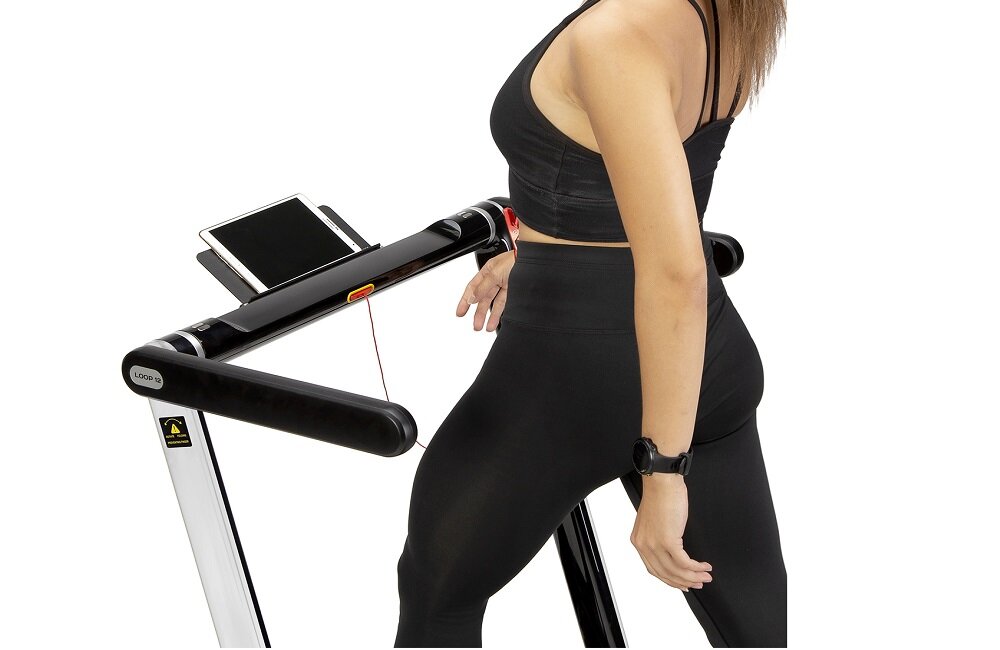 domowa bieżnia elektryczna HMS LOOP12 możliwość podłączenia MP3 lub tabletu aplikacja FitShow
