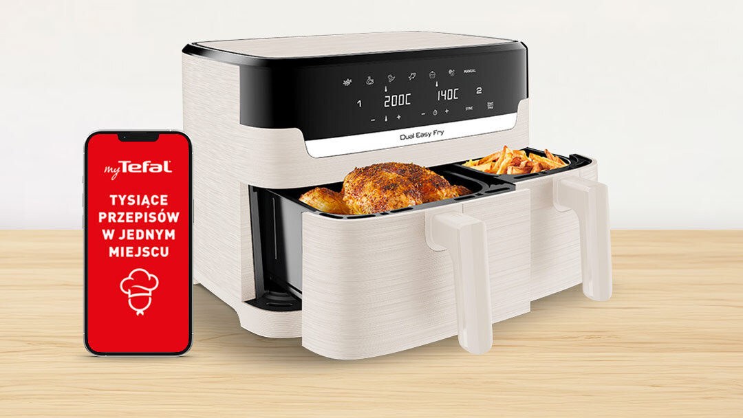Na kuchennym blacie frytkownica Tefal Dual Easy Fry XXL EY942 z oswartymi koszami wypełnionymi jedzeniem.