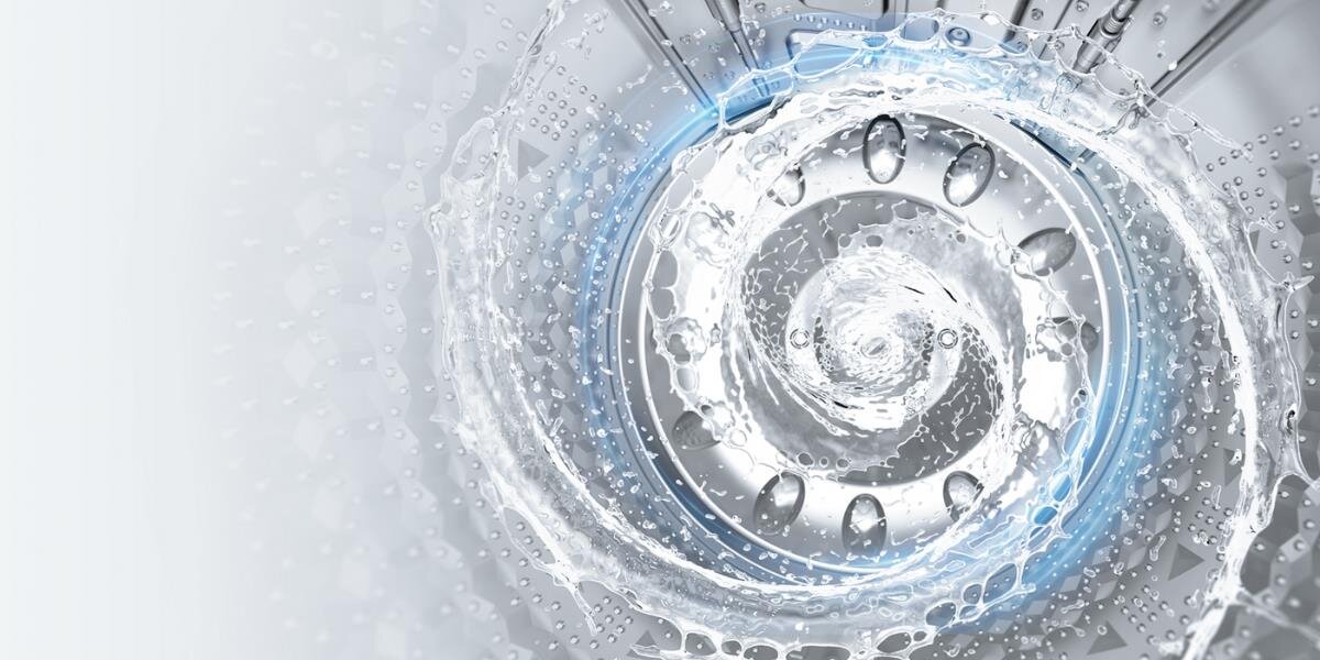 Pralka MIDEA MF100T60B W-PL zdjęcie lifestyle wizualizacja woda bęben wnętrze Przemyślana konstrukcja wygoda miękkie otwieranie bezpieczeństwo szeroki otwór ochrona tkanin