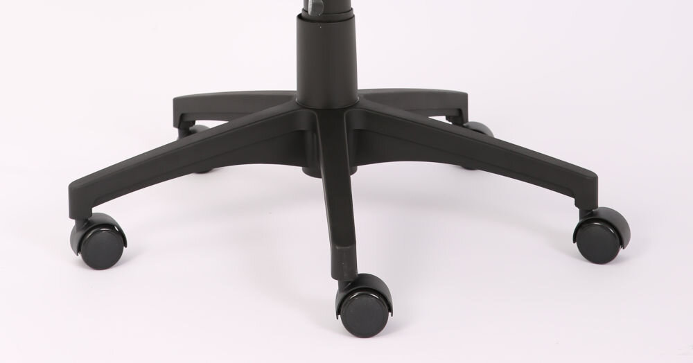 Fotel COBRA Office One HF301BK Czarny zbliżenie na koła fotela na jasnym tle średnica materiał obrót 360 stopni mobilność