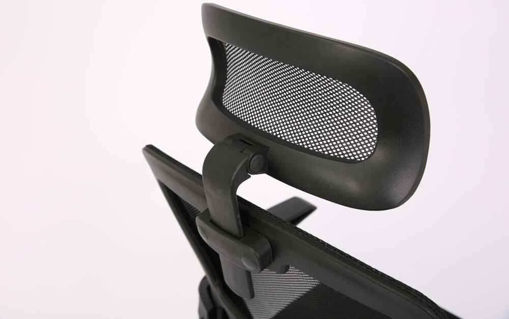 Fotel COBRA Office One HF301BK Czarny zbliżenie na zagłówek na jasnym tle regulowany zagłówek wysokość obrotowy wygodna pozycja