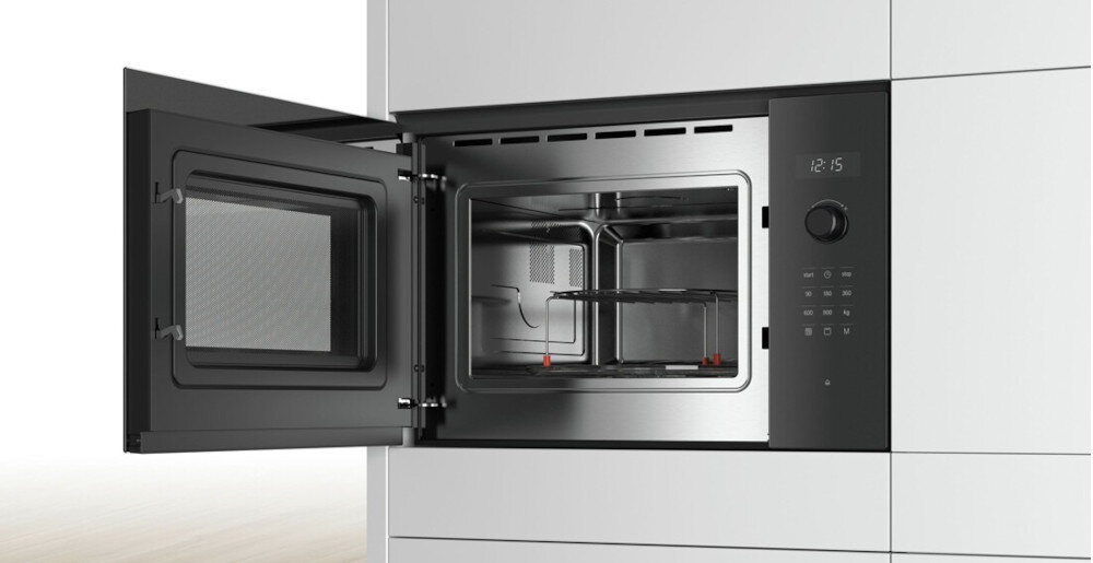 KUCHNIA MIKROFALOWA BOSCH BEL554MB0 zabudowa otwarta wnętrze bok ruszt panel Wyświetlacz pokrętło ikony na froncie AutoPilot 8 automatyczne programy proste gotowanie szybkie gotowanie perfekcyjne rezultaty wybór z menu wprowadzenie wagi automatyczne ustawienia tryb temperatura czas wyłączenie urządzenia czyste wnętrze naczynia z pokrywką bezbłędne gotowanie