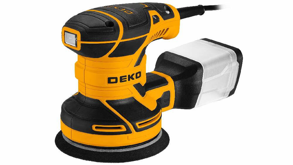 Szlifierka mimośrodowa DEKO DKOS32XL125, pył, zbiornik, czystość, odprowadzanie, Szlifierka stoi pionowo prawo skos na białym tle