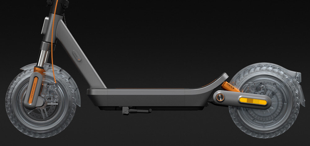 Hulajnoga elektryczna XIAOMI Electric Scooter 6 Max Max 70km 450W 2 amortyzatory 12 cali Czarny ciemne tło zbliżenie na podest z wysokogatunkowej stali węglowej HC420 klasy samochodowej ponadprzeciętna sztywność i odporność na odkształcenia skutecznie tłumi drgania stabilność prowadzenia i bezpieczeństwo udźwig do 130 kg