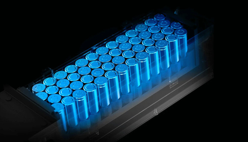 Hulajnoga elektryczna XIAOMI Electric Scooter 6 Max Max 70km 450W 2 amortyzatory 12 cali Czarny ciemne tło podświetlona na niebiesko bateria wydajna bateria o pojemności 10 Ah zasięg do 70 km bateria litowo-jonowa o napięciu 46,8 V czas ładowania około 9 godzin