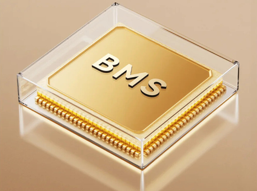 Hulajnoga elektryczna XIAOMI Electric Scooter 6 Lite Lite 25km 300W Amortyzacja 10 cali Czarny podświetlony napis BMS na złotym tle mechanizm ochronny BMS w inteligentny sposób zarządza baterią zabezpiecza akumulator przed zwarciem, przeładowaniem czy nadmiernym rozładowaniem BMS chroni baterię przed wysoką temperaturą i przed wyłączeniem przy niskim napięciu