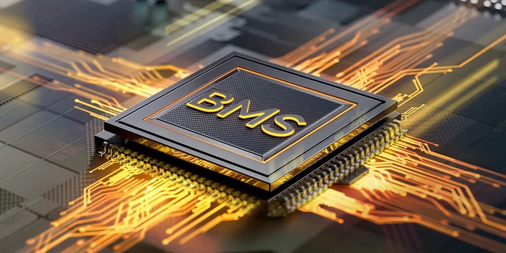 Hulajnoga elektryczna XIAOMI Electric Scooter 6 Ultra 75km 500W 2 Amortyzatory 12 cali Żółty podświetlony na złoto napis BMS mechanizm ochronny BMS w inteligentny sposób zarządza baterią zabezpiecza akumulator przed zwarciem, przeładowaniem czy nadmiernym rozładowaniem BMS chroni baterię przed wysoką temperaturą i przed wyłączeniem przy niskim napięciu