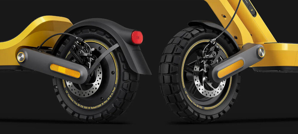 Hulajnoga elektryczna XIAOMI Electric Scooter 6 Ultra 75km 500W 2 Amortyzatory 12 cali Żółty ciemne tło zbliżenie na tylne koło widoczne z prawej i z lewej strony przedni hamulec tarczowy mechaniczny oraz tylny system E-ABS bardzo dużą siłą hamowania tylny system E-ABS zapobiega blokowaniu się kół podczas hamowania