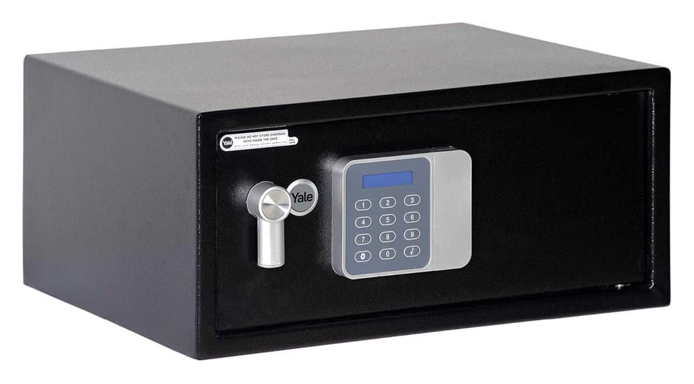 Sejf YALE YLG 200 DB2, wymiary, konstrukcja, ochrona, waga, na białym tle sejf frontem lewo skos