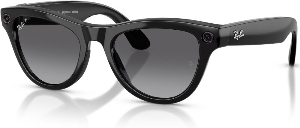 Okulary META Ray-Ban Skyler Gen 2 Czarne okulary przeciwsłoneczne z ciemnymi soczewkami, widok z boku, na zauszniku logo 'Ray-Ban'