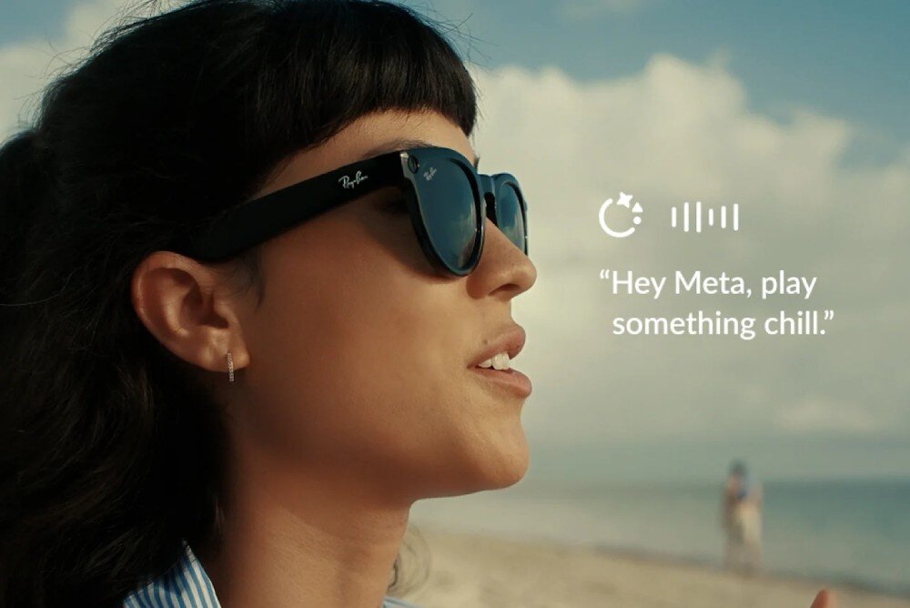 Okulary META Ray-Ban Skyler Gen 2 Czarne okulary przeciwsłoneczne z ciemnymi soczewkami, widok z góry i boku, na zausznikach logo 'Ray-Ban', na lewej soczewce 'Ray-Ban P'