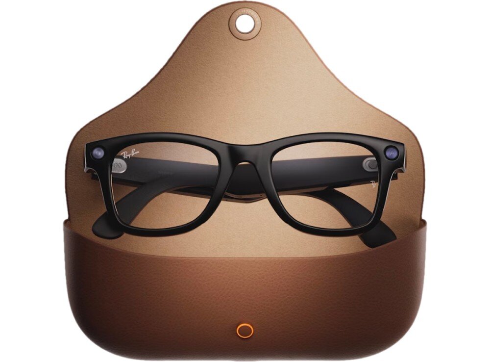 Okulary META Ray-Ban Wayfarer Gen 2 czarne okulary umieszczone w otwartym, brązowym etui o fakturze skóry, z widoczną pomarańczową diodą na dolnej krawędzi pokrowca