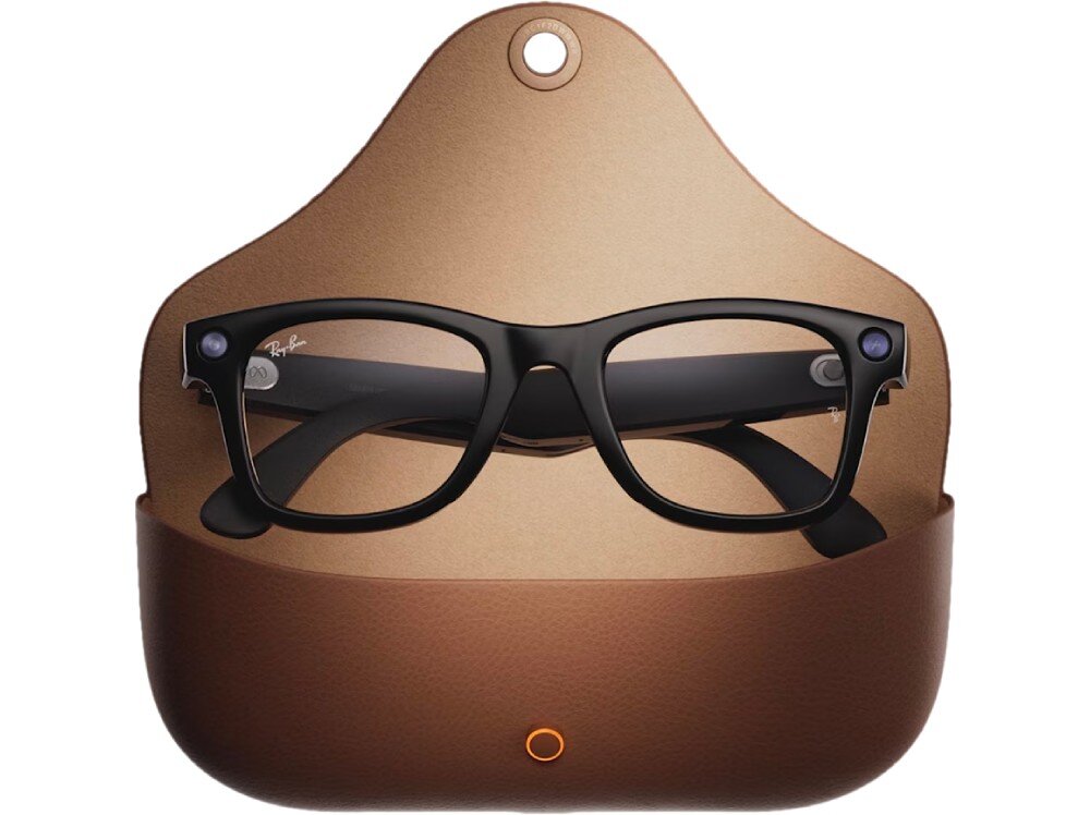 Okulary META Ray-Ban Headliner Gen 2 Otwarte, brązowe etui na okulary z czarnymi okularami z wbudowaną kamerą w środku, na dole etui znajduje się mały, pomarańczowy okrąg